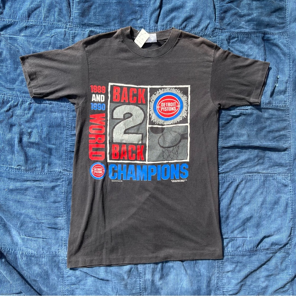 Detroit Pistons “Back 2 Back Champions 89’ & 90’ t-shirt.